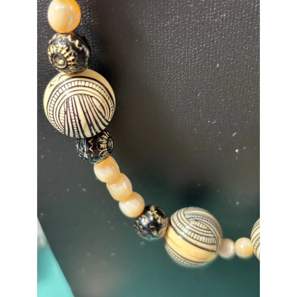 Vintage Boho Carved Geometric Bead‎ & Shell Strand Necklace Cream Black Tan
